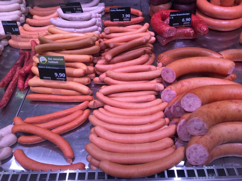 charcuterie-PONTEVES-min_sausages_meat_butchery-1069321